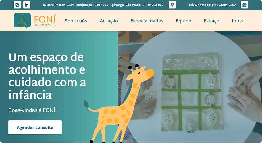 A abertura: a girafa, desenhada pro site, e a frase “Um espaço de acolhimento e cuidado com a infância”.